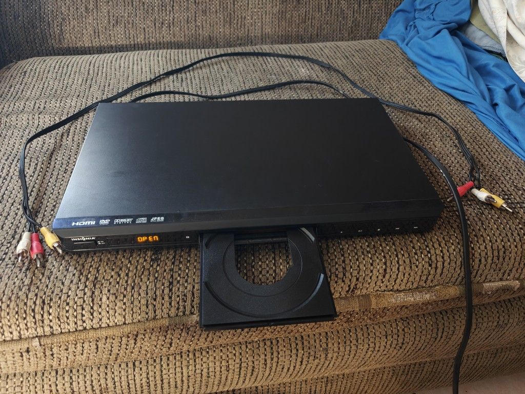Insignia Dvd player With Control remote