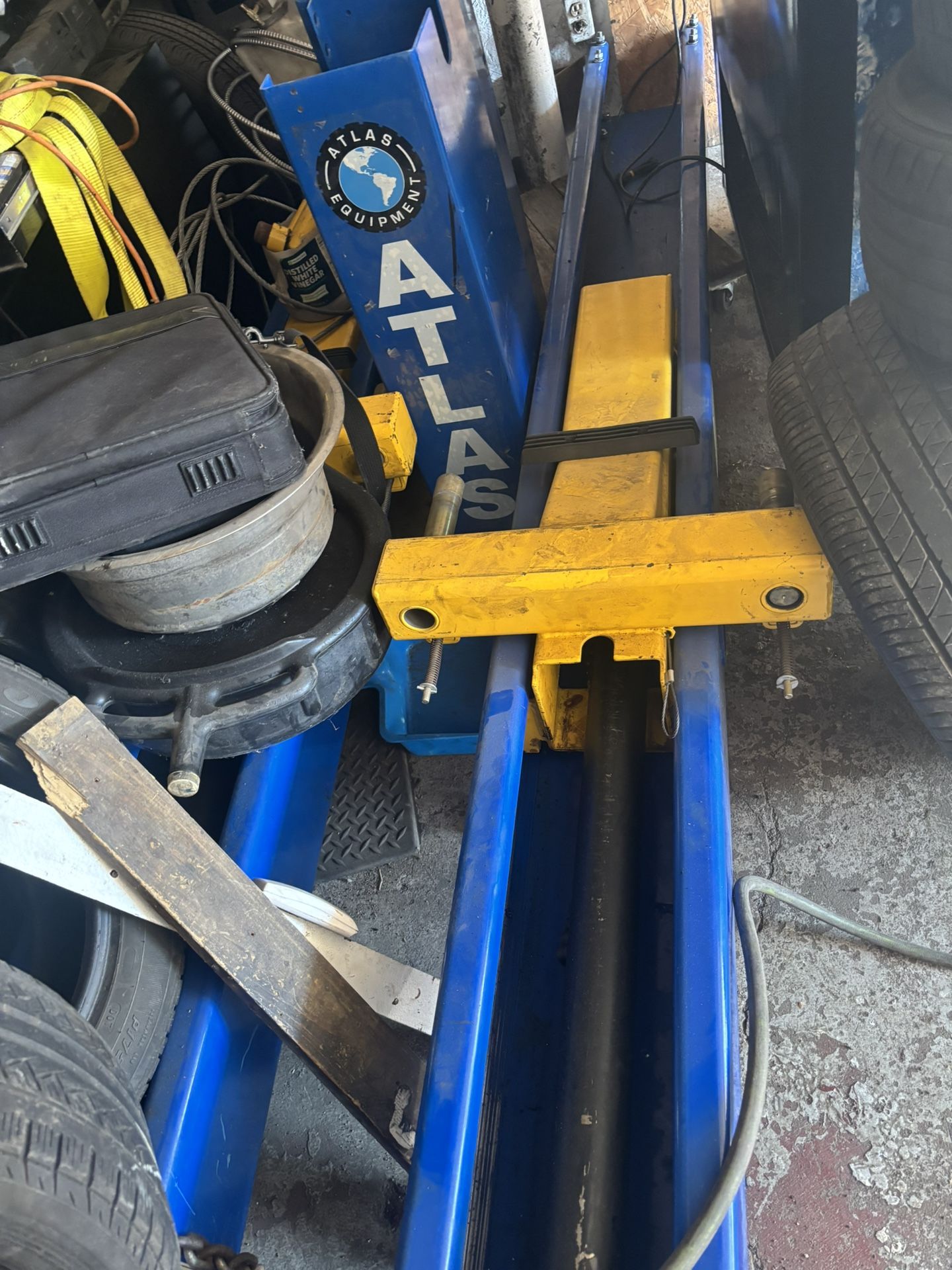 Atlas Car Lift