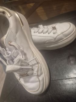 Girls shoes used size 5.5 guess