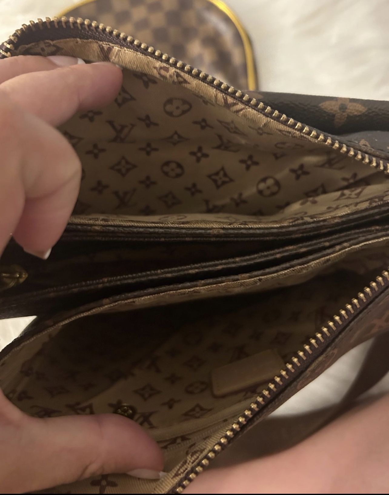 Louis Vuitton Crossbody for Sale in Cranberry Township, PA - OfferUp
