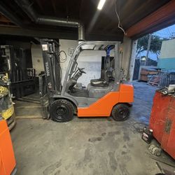 Forklift 