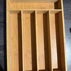 Silverware wood divider