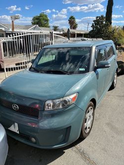 Scion xB Hatchback – Teal