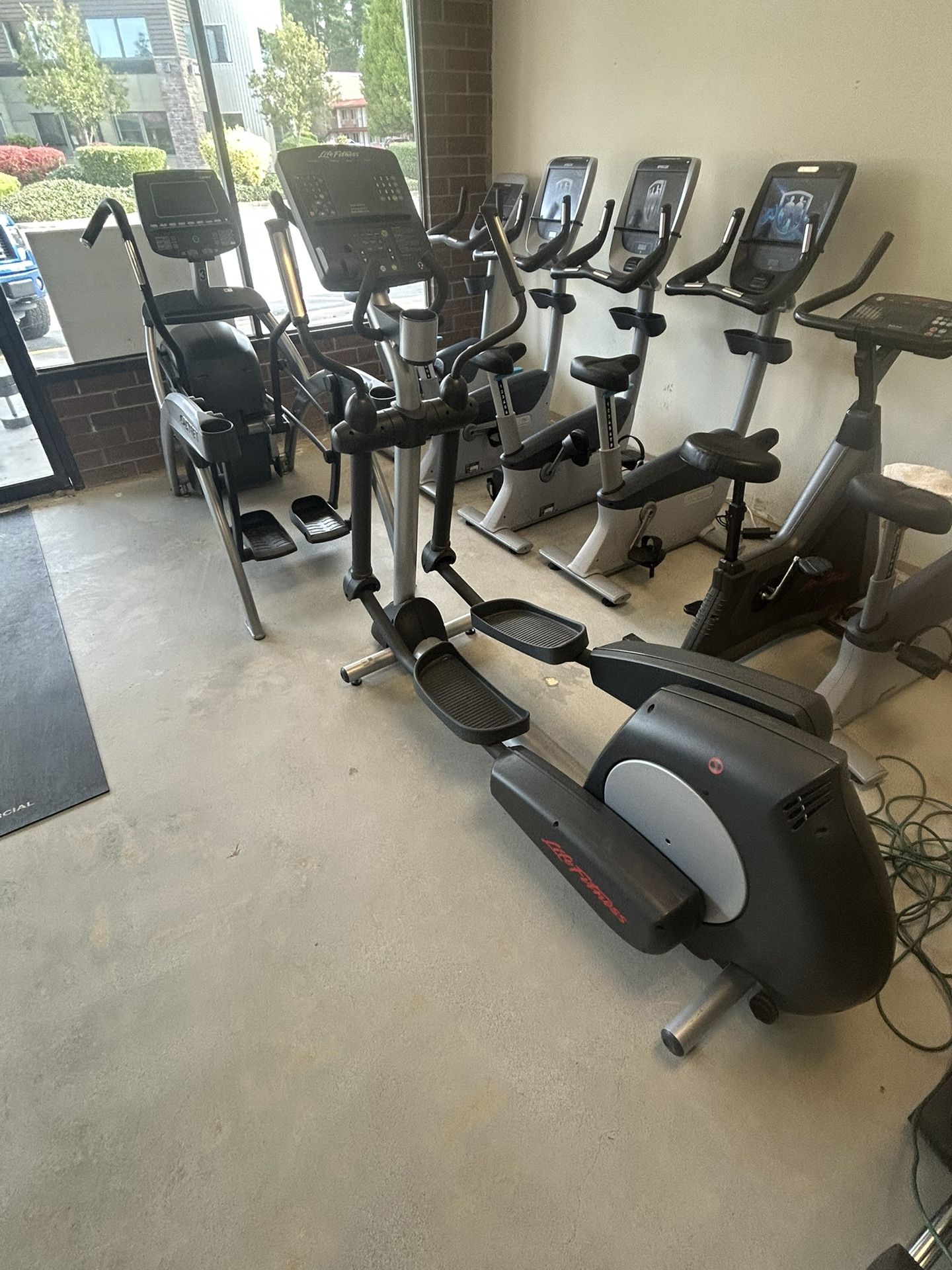 Life Fitness Classic Elliptical Crosstrainer