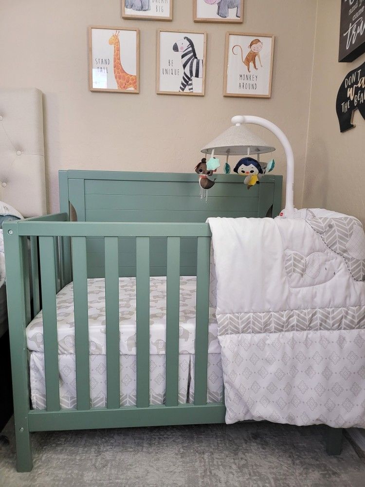 Mini Crib With Mattress And Beddings