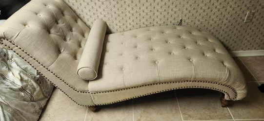 Modern Chaise Lounger