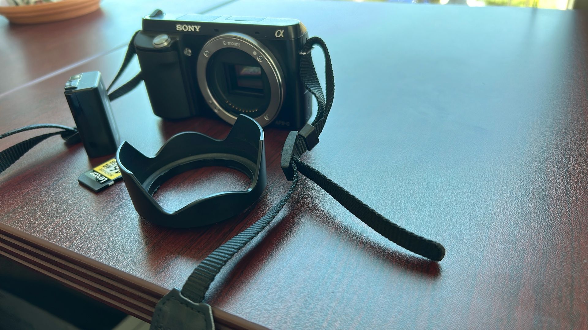 Sony Alpha NEX-3 14.2MP Mirrorless Camera BODY, Battery, lensless