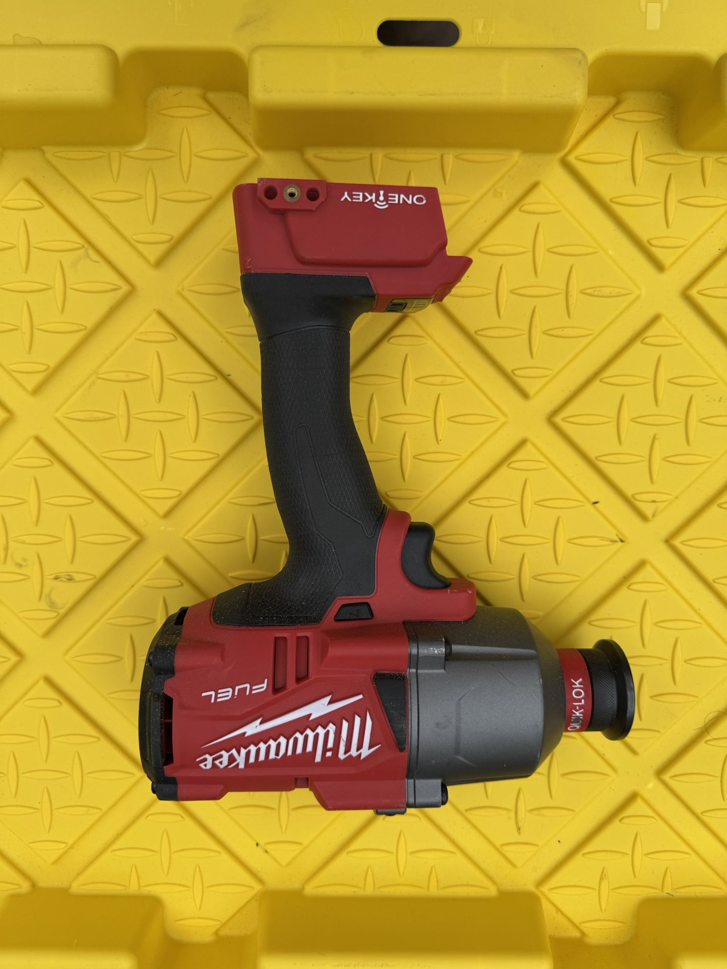 Milwaukee 7/16 In Impact Wrench