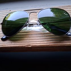 RAY BAN AVIATORS RB3025  - GUNMETAL FRAME WITH GREEN G-15 LENSES - BRAND NEW