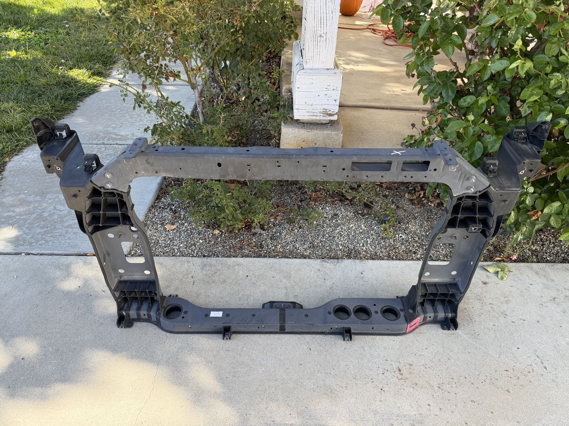 2016-2021 Hyudai Tucson RADIATOR SUPPORT PANEL 64101-D9000 OEM  