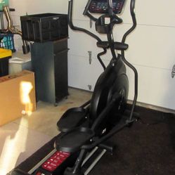 Sole Fitness E25 Elliptical Trainer -USED-