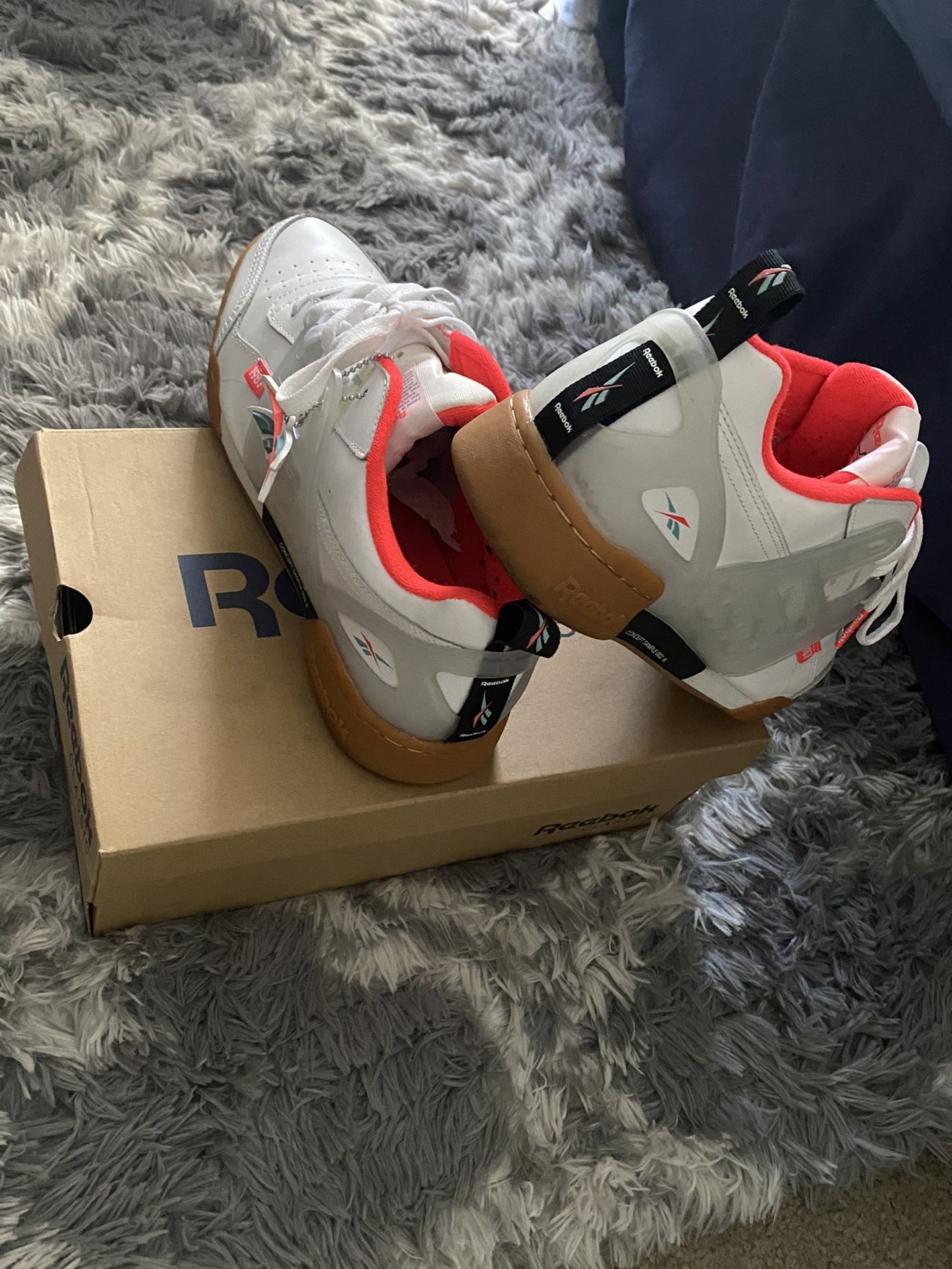 Rare 1987 white Reebok classics 