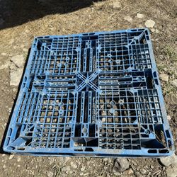 43x43 Plastic Pallets ONLY $20 EACH FOR FIREWOOD HAY APPLIANCES ETC