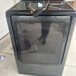 Dryer.   Secadora.     220 Volt