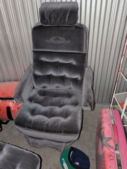 2 nd row for 95Ford e150 ecoline Nice and firm. Excellent condition. I have two. I'll take $100 for both