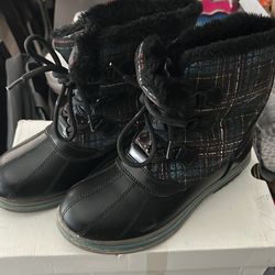 Women’s winter boot size 8