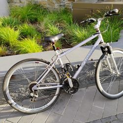 SCHWINN TRAILWAY BIKE 