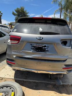 2016 Kia Sorento SX liftgate