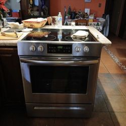 Stainless Steel Electric Range / Oven – Glass Cooktop