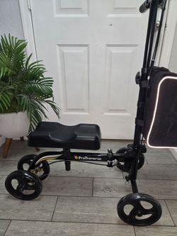 Knee Scooter, Foldable & Steerable Knee Walker