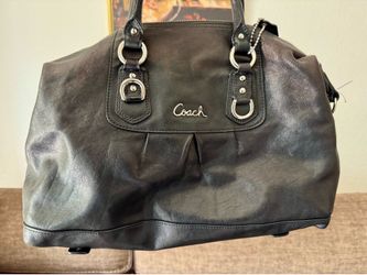 Kate Spade and coach handbags in good condition; no tears. $90 for all