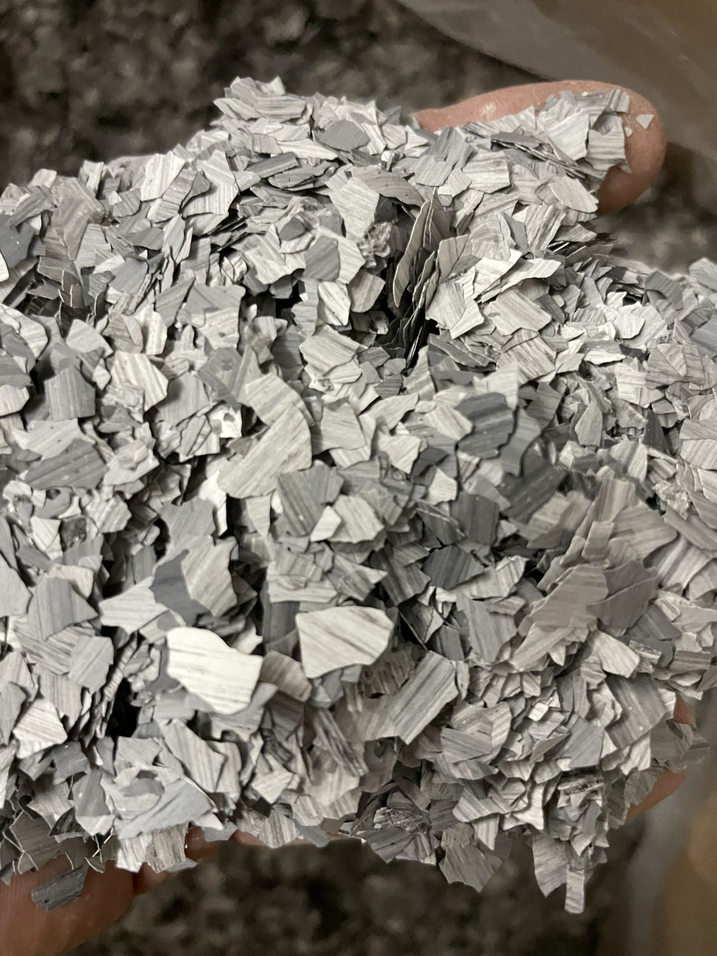 80lbs Lanai Gray Brindle 1/4” Epoxy Floor Flake