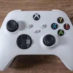 Xbox Series X / S ROBOT WHITE BLUETOOTH WIRELESS CONTROLLER
