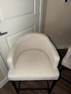 2 bar stools