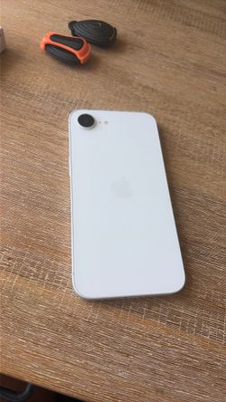 iPhone 16e