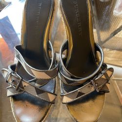 BEAUTIFUL BURBERRY SHOES Size 7 Made In ITALY 
