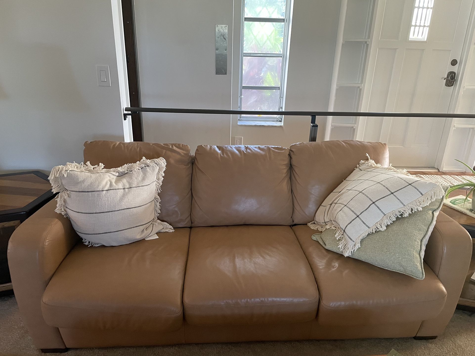 Natuzzi Brown Leather Sofa Couch With Pull Out for Sale in Pompano