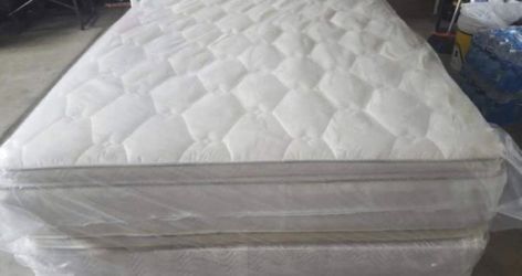 King Size Beautyrest Pillow Top, TOP of the line model still in plastic $250
