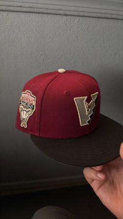 V backs vino Tinto fitted hat