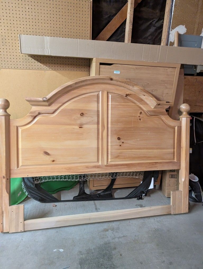 Queen Size Bed 