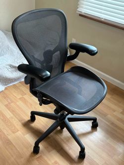 2021 Herman Miller Aeron Remastered - Like New - Size B