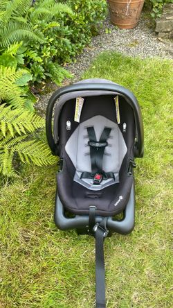 Safety1st Baby Car seat with Base,exp.11/08/2028.