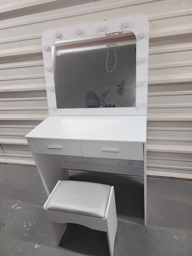 Vanity Mirror With Stool