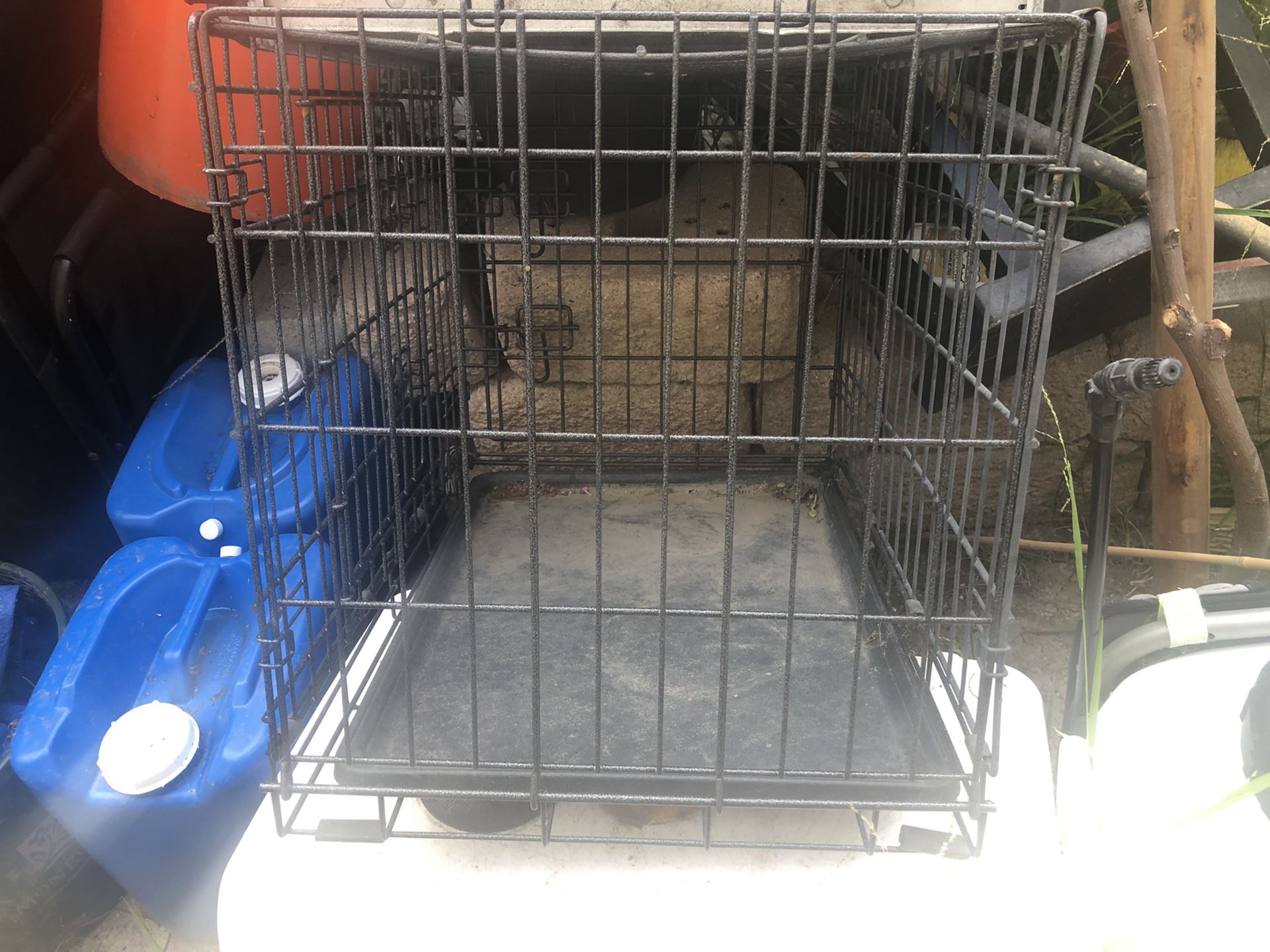 Medium / large dog crate / used