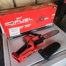 Milwaukee
M18 FUEL 8 in. 18V Lithium-Ion Brushless Electric Battery Chainsaw HATCHET Pruning Saw 