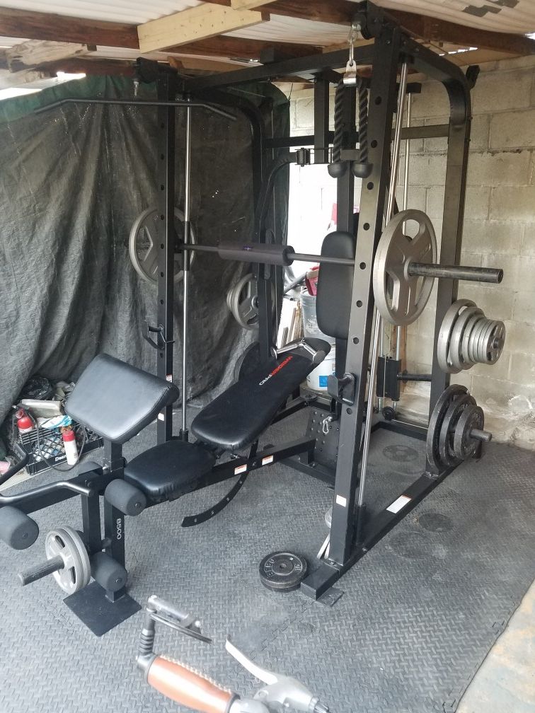 Weider pro 8500 cage with double weights plates for Sale in Carson