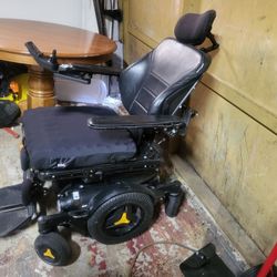 Electric wheelchair
