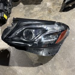 2020 Mercedes E-class Left Headlight