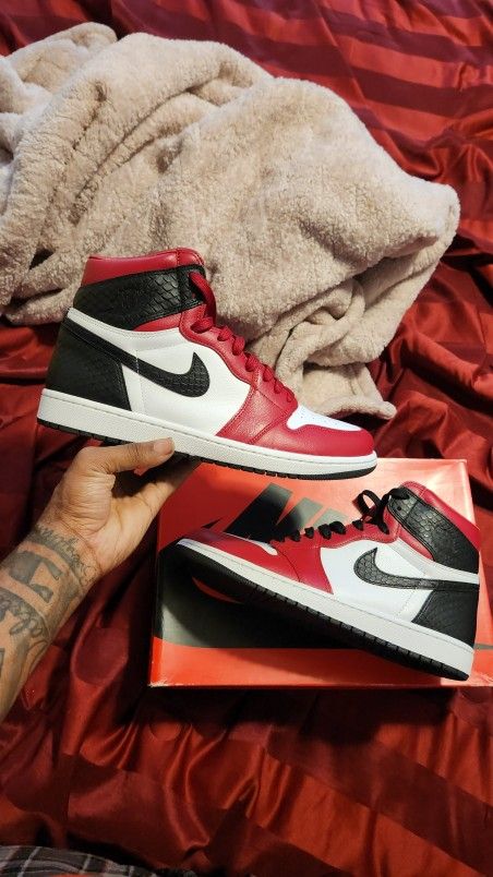 Wmns Air Jordan 1 Retro High OG 'Satin Red'
