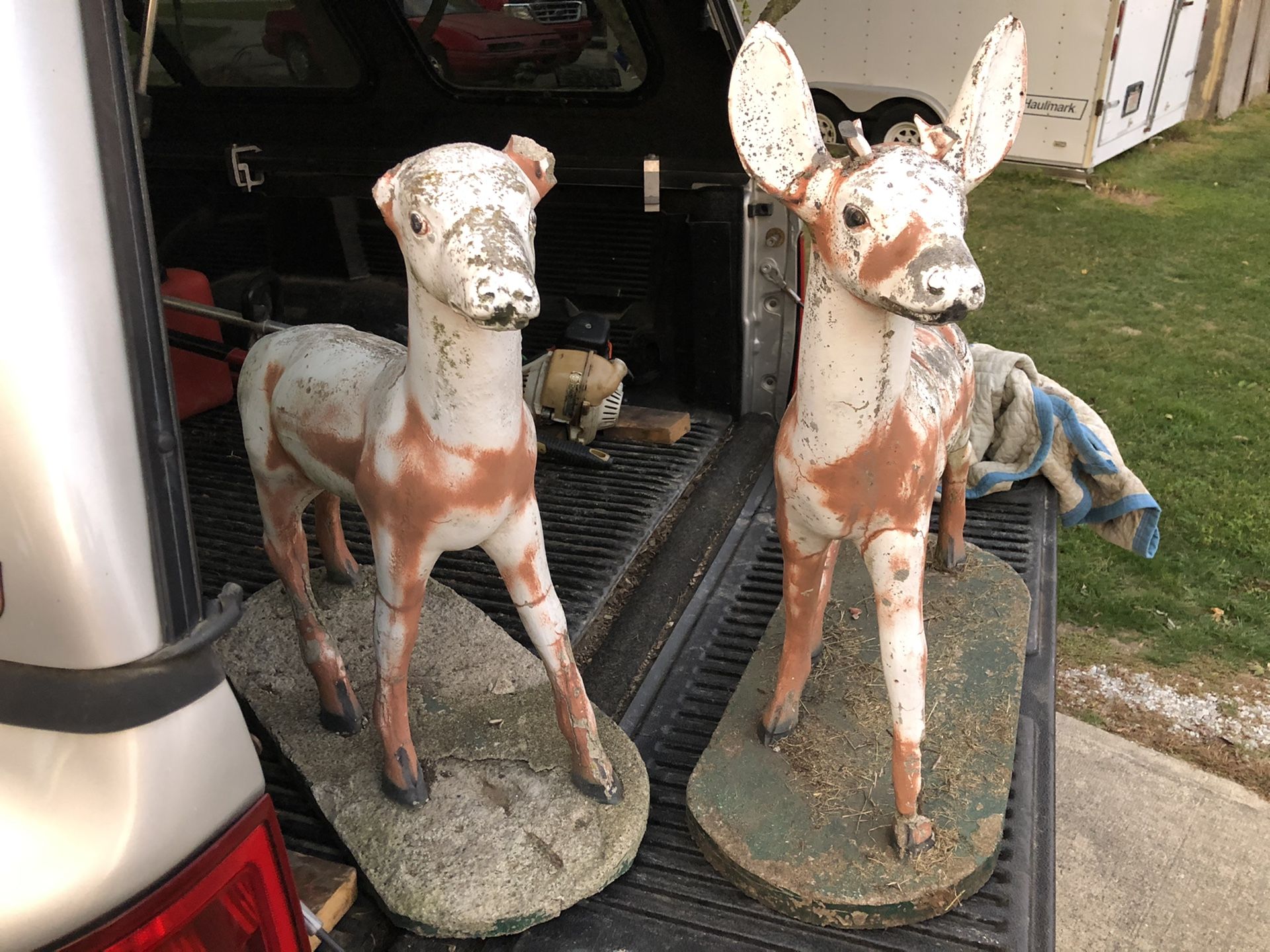 Vintage Concrete buck & doe statues pair yard porch ornament decoration landscaping