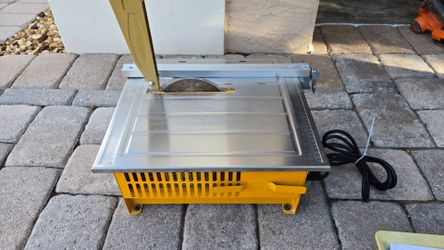 Tile wet saw