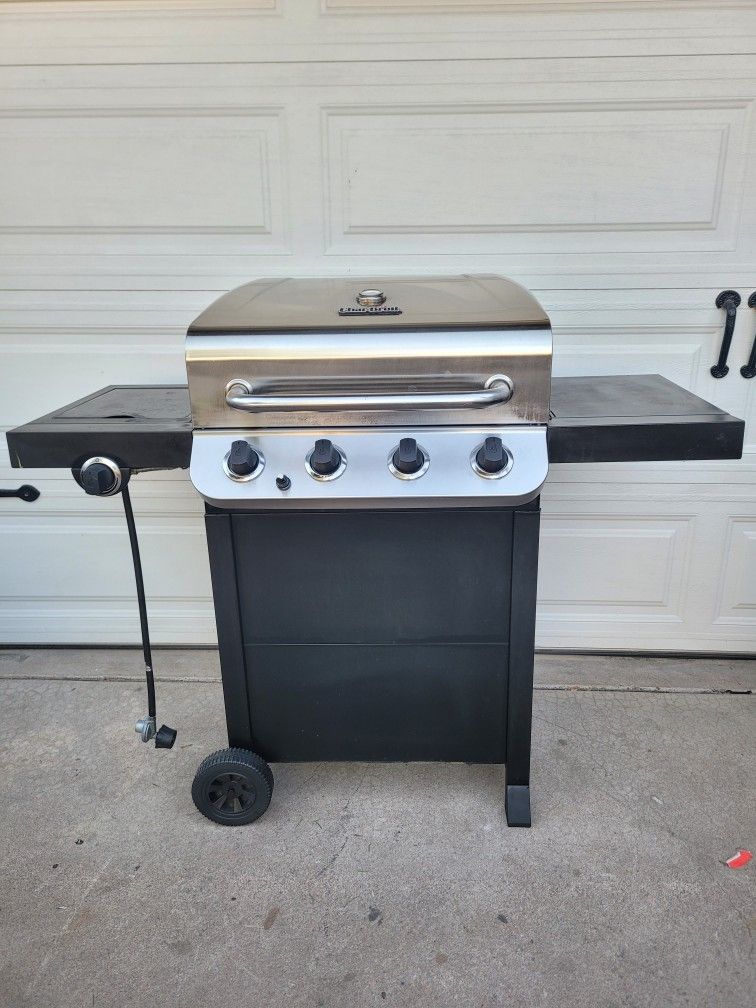 Char-Broil 4-Burner BBQ Grill/ Asador 
