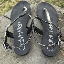 Calvin Klein Women's Samira Black Printed Snake Ankle Strap Thong Sandals Sz 7.5