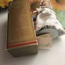 Avon Victorian Collector Doll/original Box, Dress, Hat And Stand