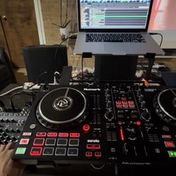 DJ Equipment 