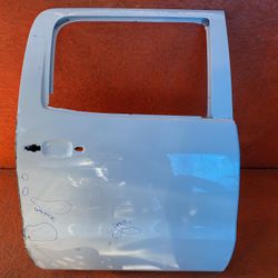 2014 - 2018 GMC SIERRA & CHEVROLET SILVERADO 1500 RIGHT SIDE REAR DOOR SHELL OEM